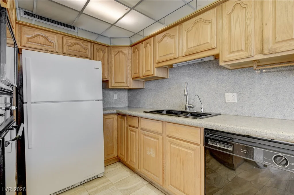 3111 Bel Air, Las Vegas, NV 89109