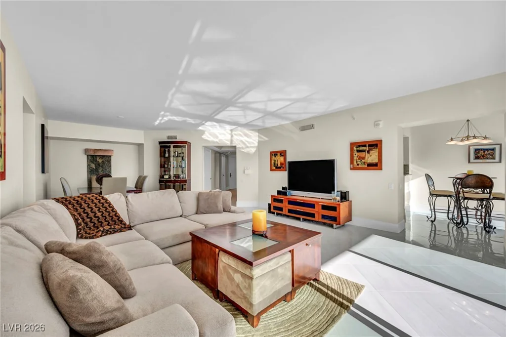 2777 Paradise, Las Vegas, NV 89109