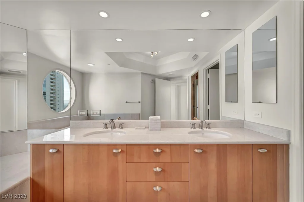 2777 Paradise, Las Vegas, NV 89109