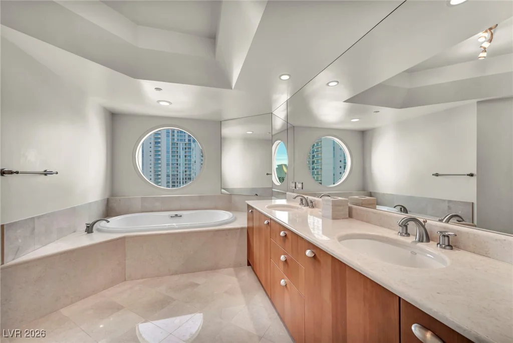 2777 Paradise, Las Vegas, NV 89109