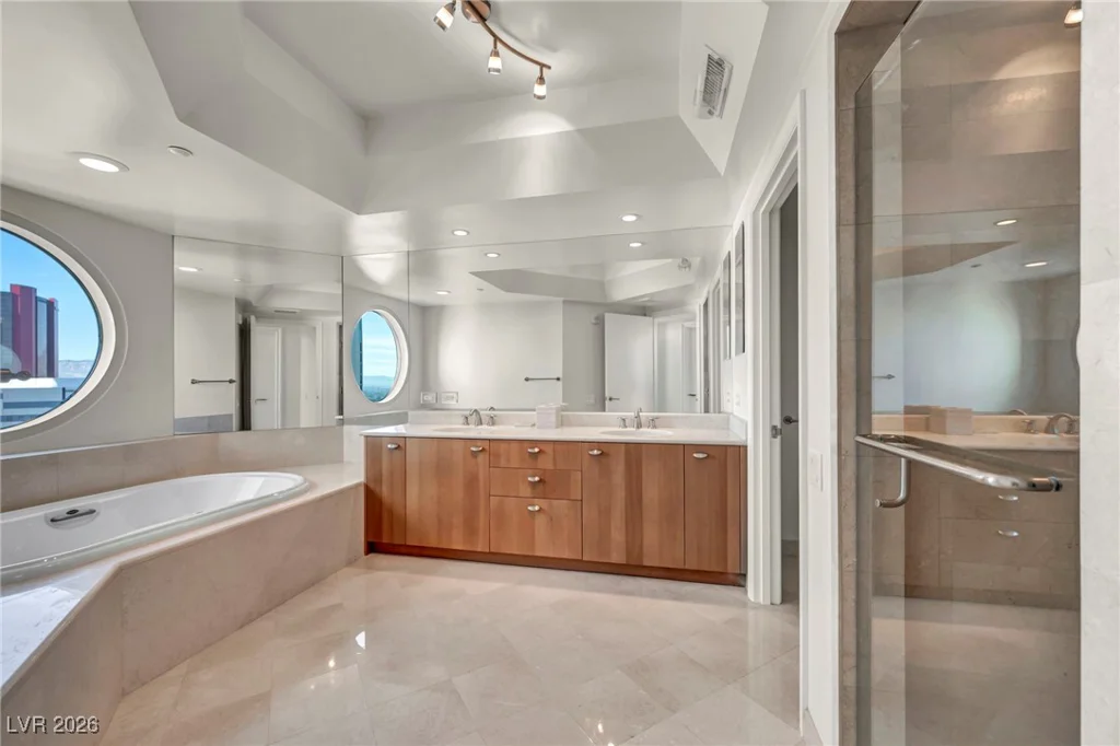 2777 Paradise, Las Vegas, NV 89109