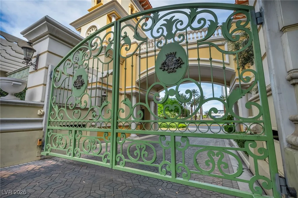 2777 Paradise, Las Vegas, NV 89109