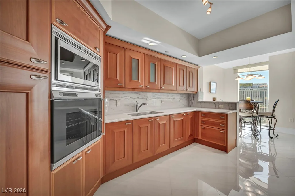 2777 Paradise, Las Vegas, NV 89109