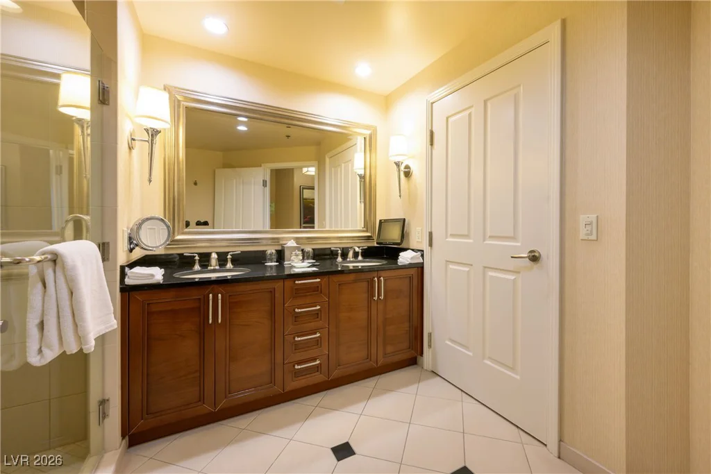 145 Harmon, Las Vegas, NV 89109