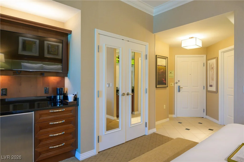 145 Harmon, Las Vegas, NV 89109