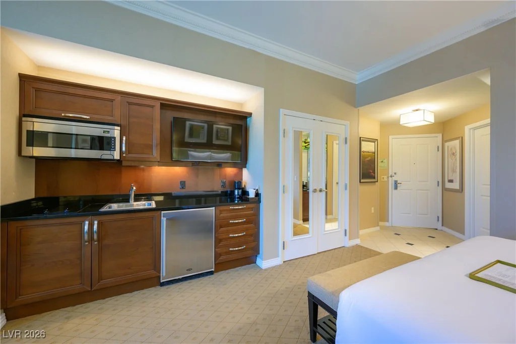145 Harmon, Las Vegas, NV 89109