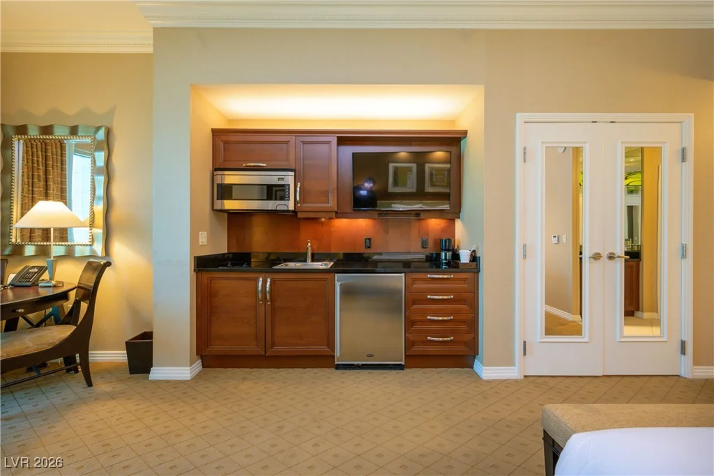 145 Harmon, Las Vegas, NV 89109