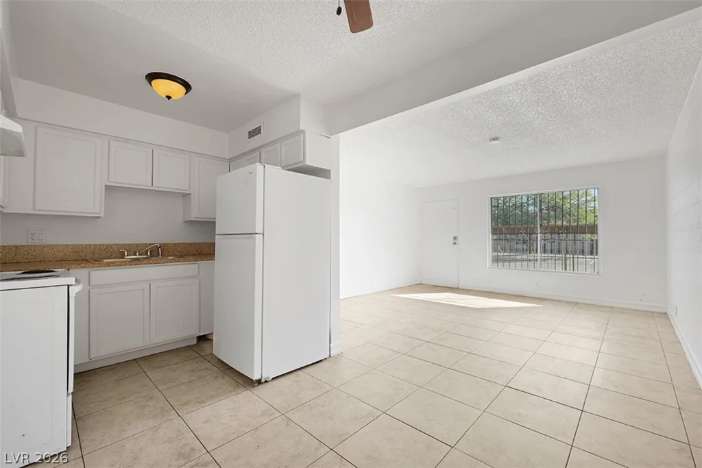 585 Royal Crest, Las Vegas, NV 89169