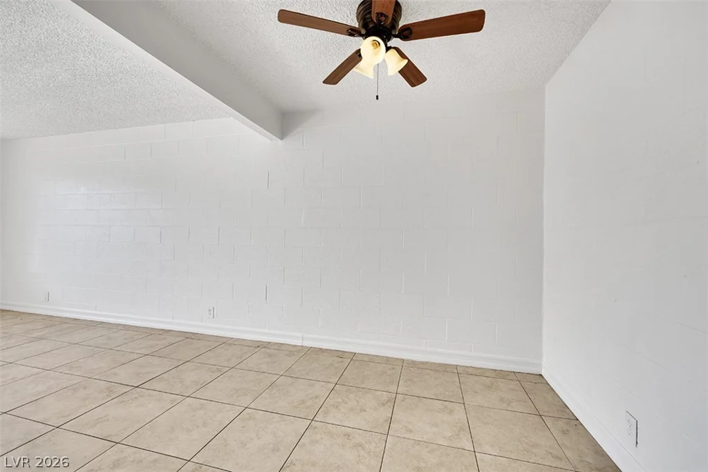 585 Royal Crest, Las Vegas, NV 89169