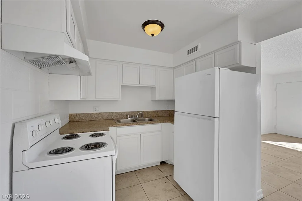 585 Royal Crest, Las Vegas, NV 89169