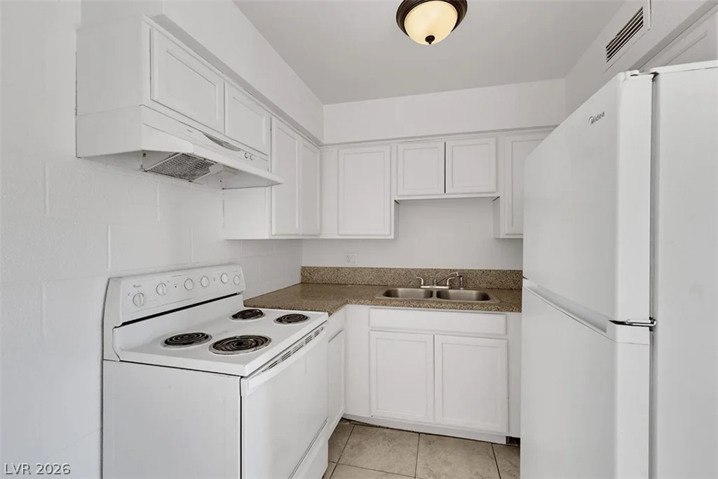 585 Royal Crest, Las Vegas, NV 89169