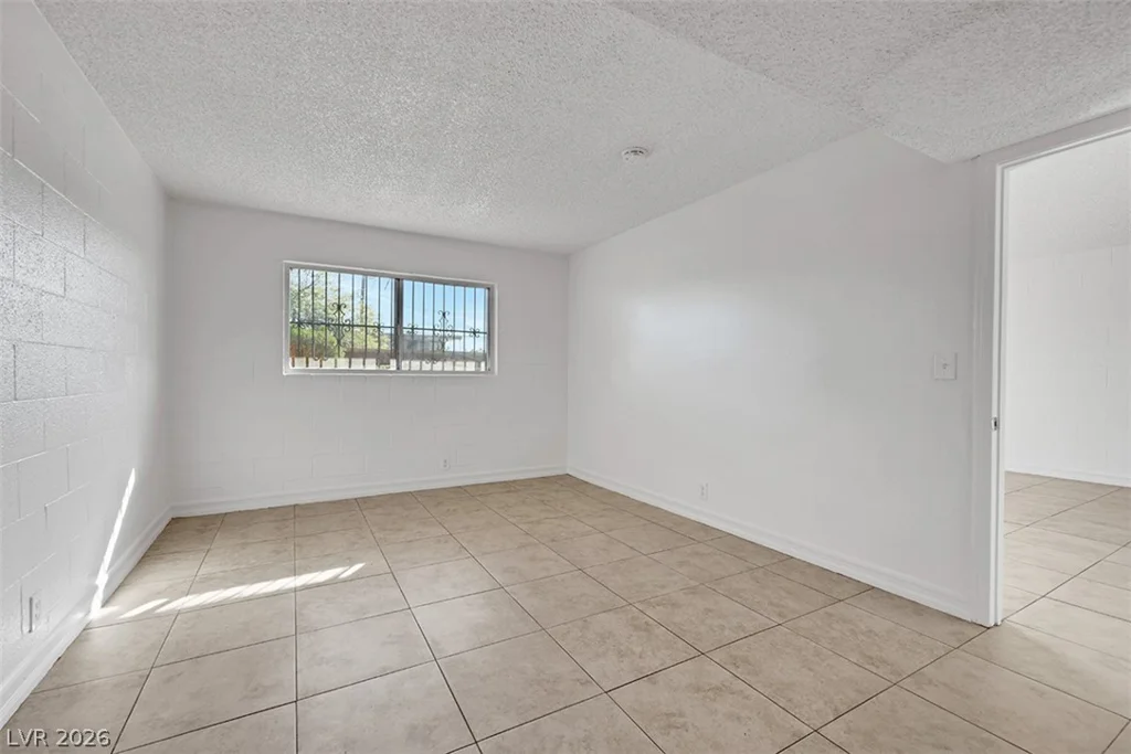 585 Royal Crest, Las Vegas, NV 89169