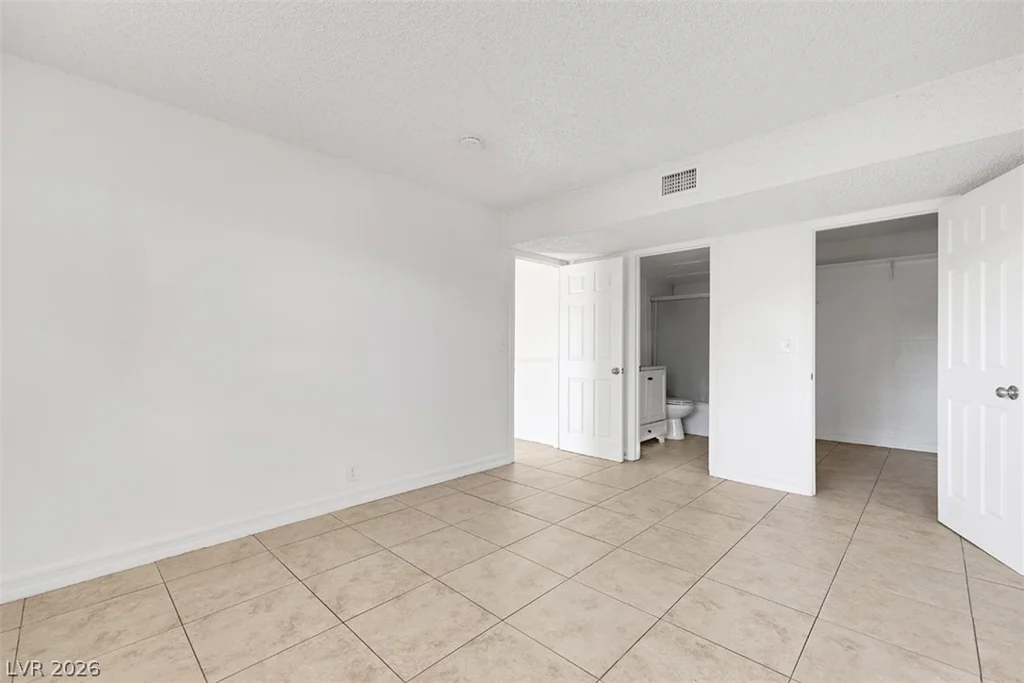 585 Royal Crest, Las Vegas, NV 89169