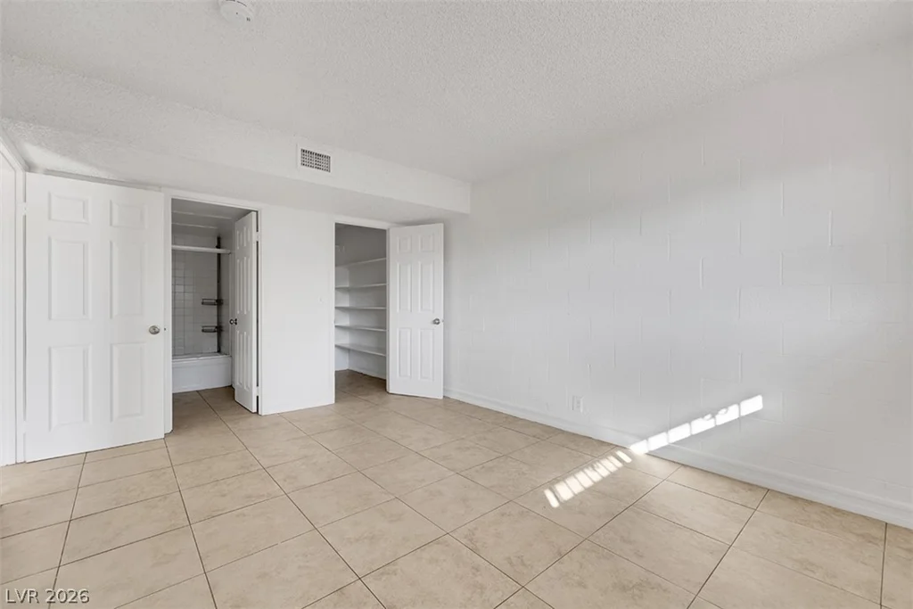585 Royal Crest, Las Vegas, NV 89169