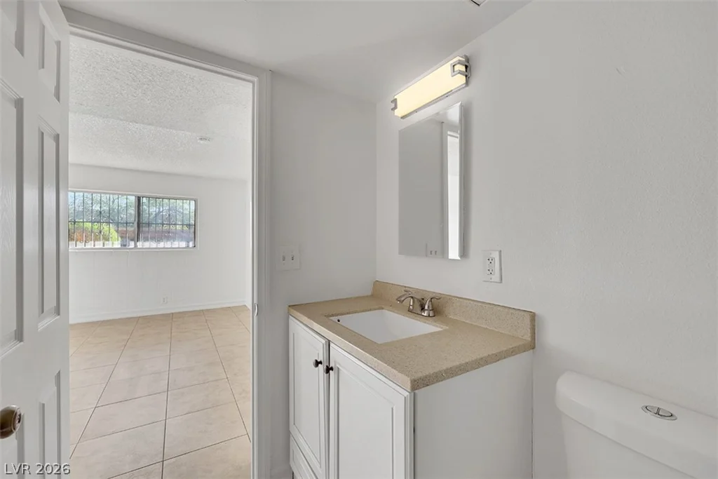 585 Royal Crest, Las Vegas, NV 89169
