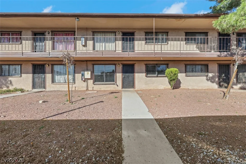 585 Royal Crest, Las Vegas, NV 89169