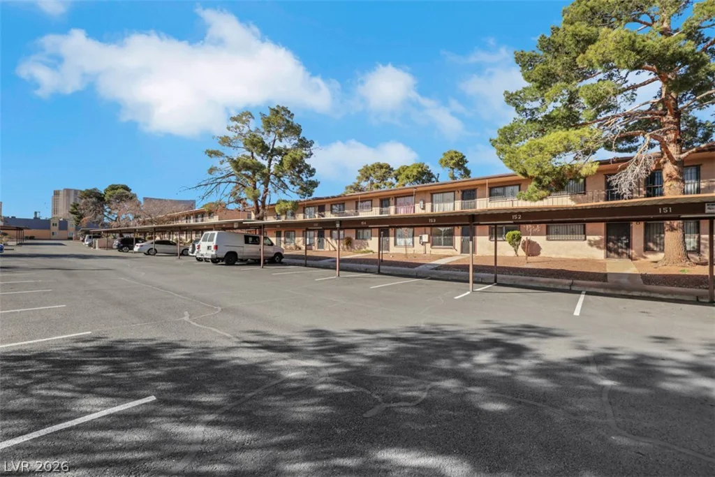 585 Royal Crest, Las Vegas, NV 89169