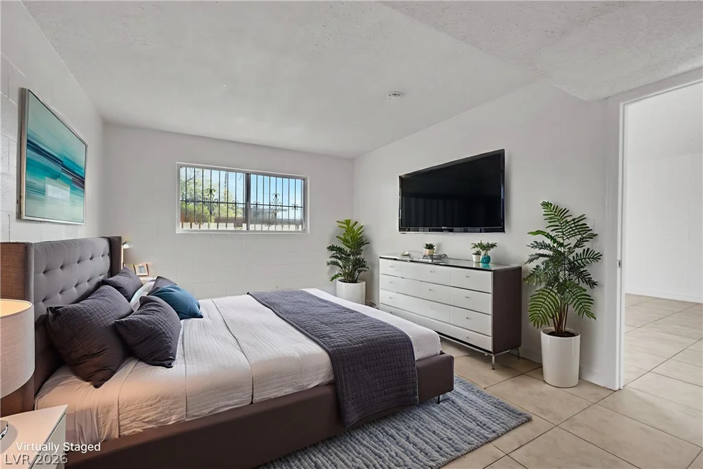 585 Royal Crest, Las Vegas, NV 89169