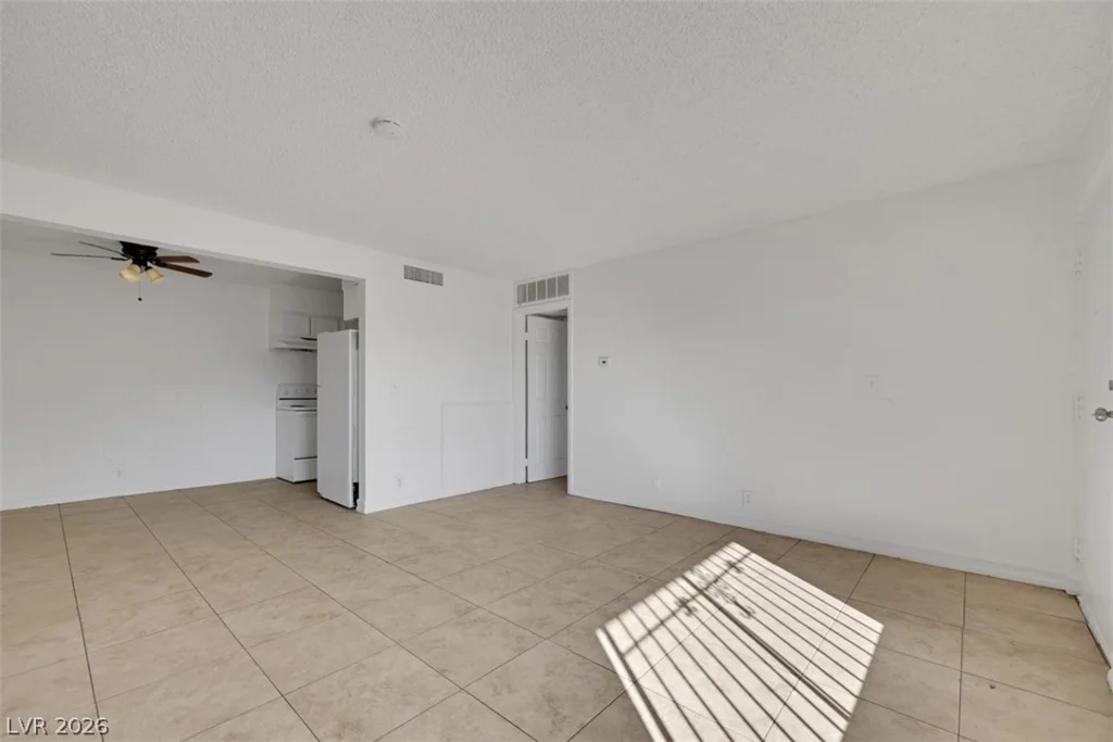 585 Royal Crest, Las Vegas, NV 89169