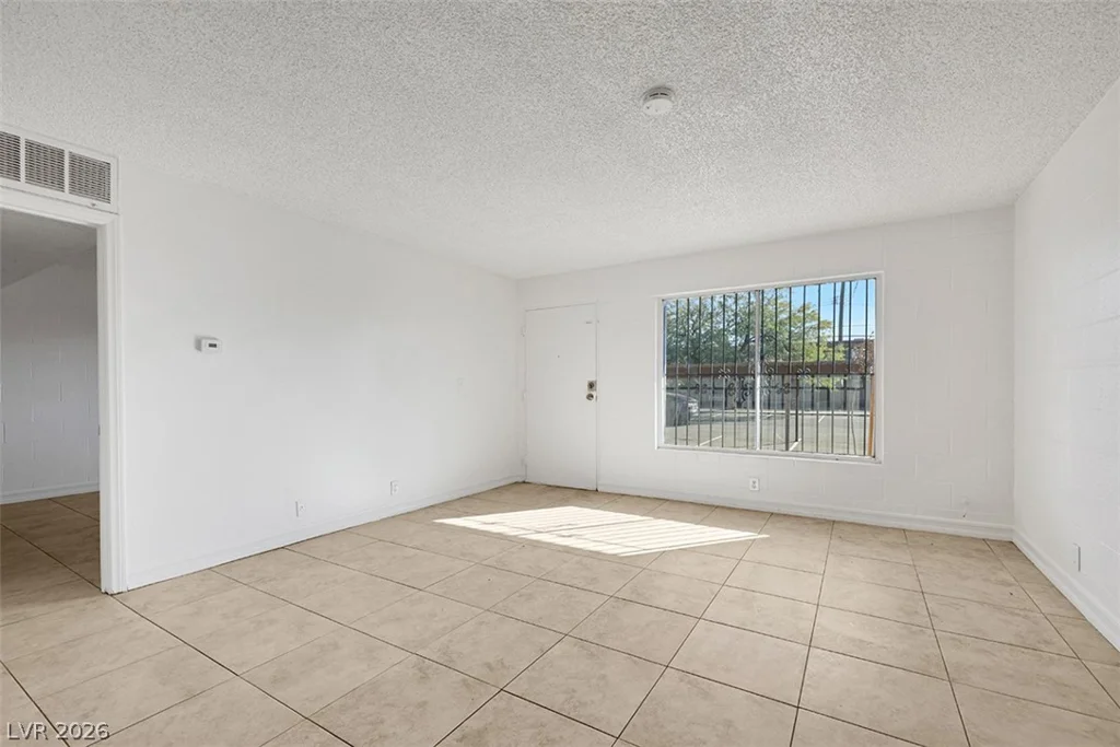 585 Royal Crest, Las Vegas, NV 89169