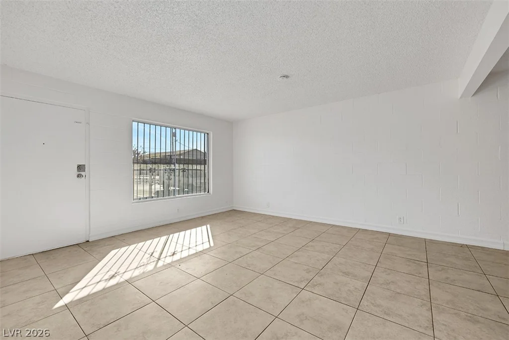 585 Royal Crest, Las Vegas, NV 89169