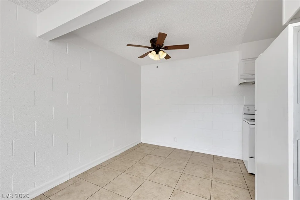 585 Royal Crest, Las Vegas, NV 89169