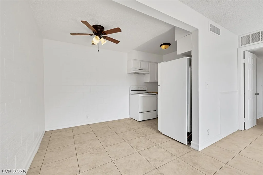585 Royal Crest, Las Vegas, NV 89169