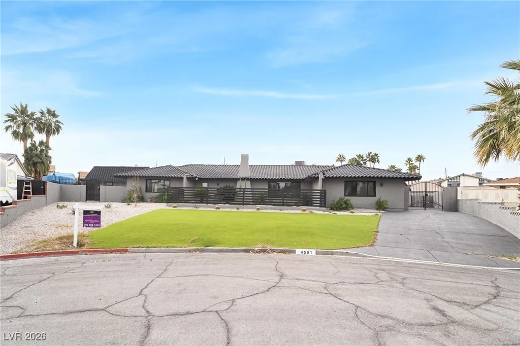 4501 Woodcrest, Las Vegas, NV 89121
