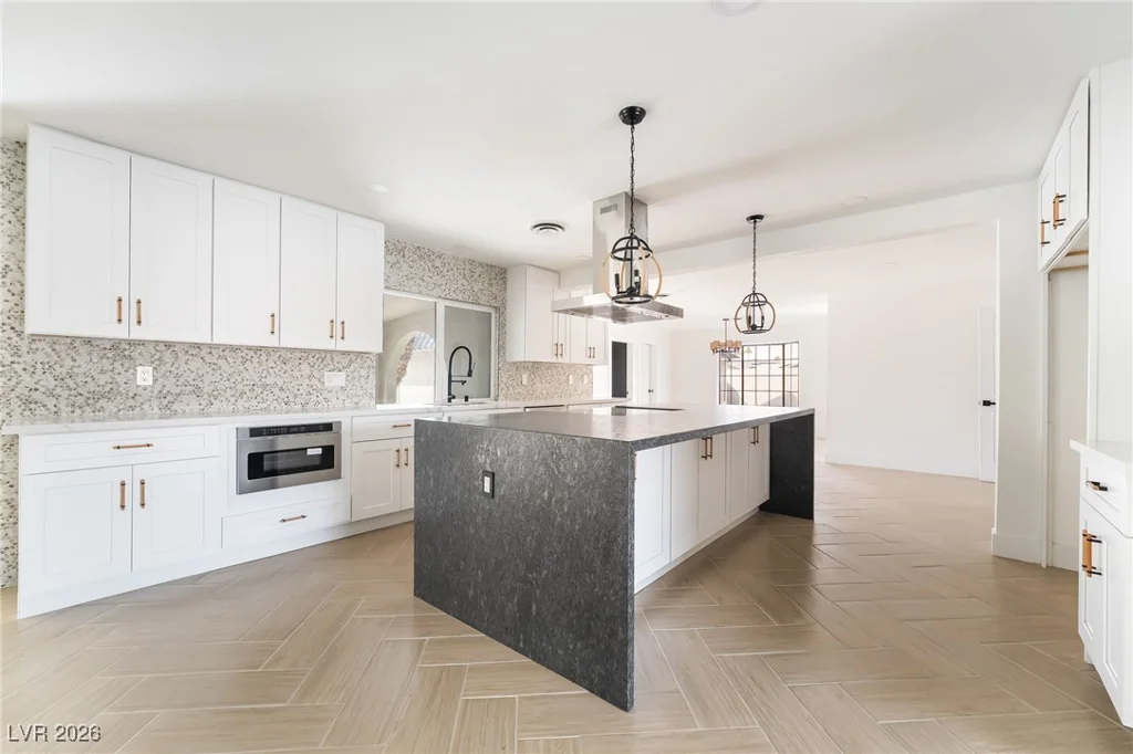 4501 Woodcrest, Las Vegas, NV 89121
