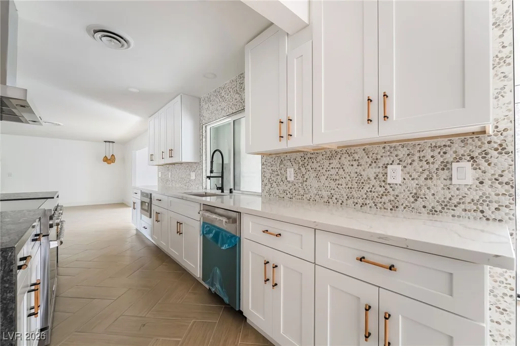 4501 Woodcrest, Las Vegas, NV 89121