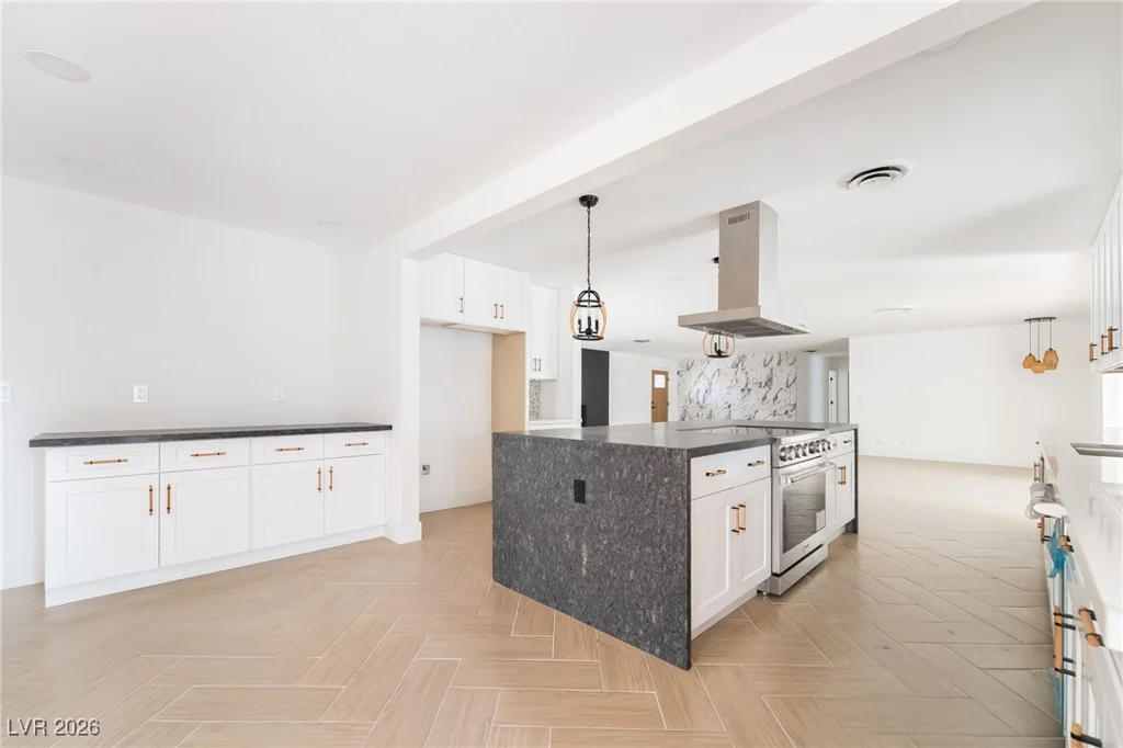 4501 Woodcrest, Las Vegas, NV 89121