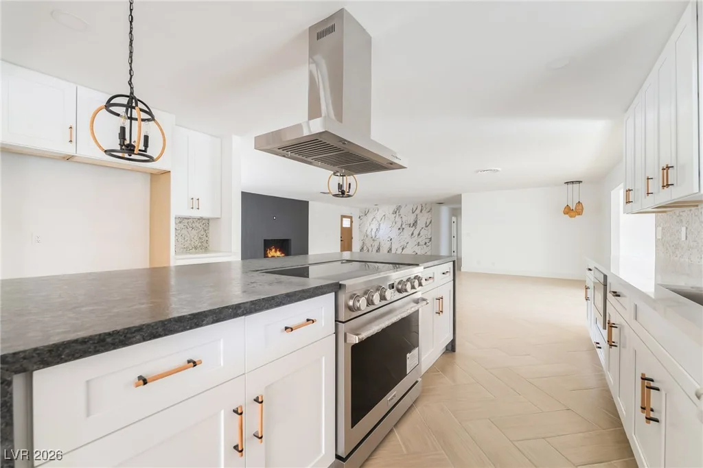 4501 Woodcrest, Las Vegas, NV 89121