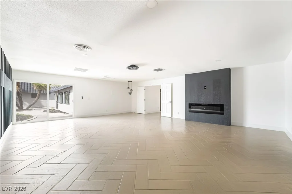 4501 Woodcrest, Las Vegas, NV 89121