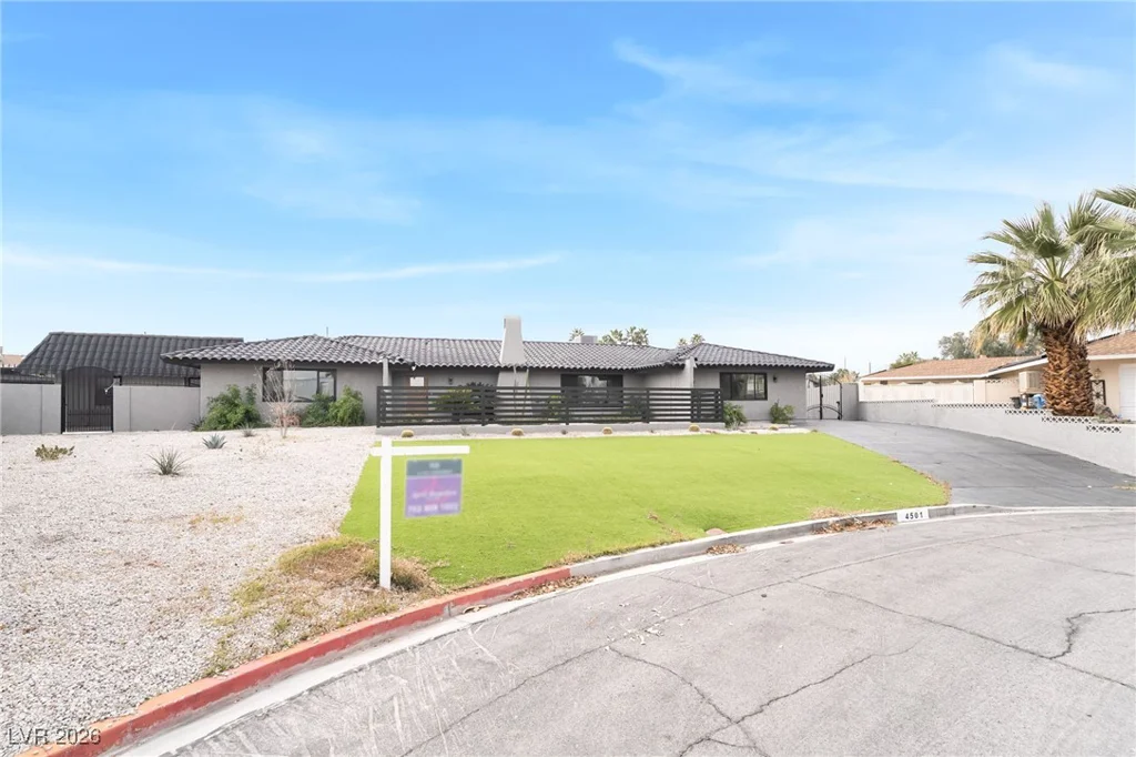 4501 Woodcrest, Las Vegas, NV 89121