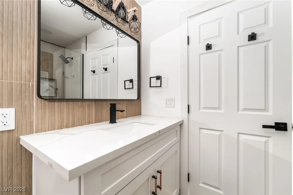 4501 Woodcrest, Las Vegas, NV 89121