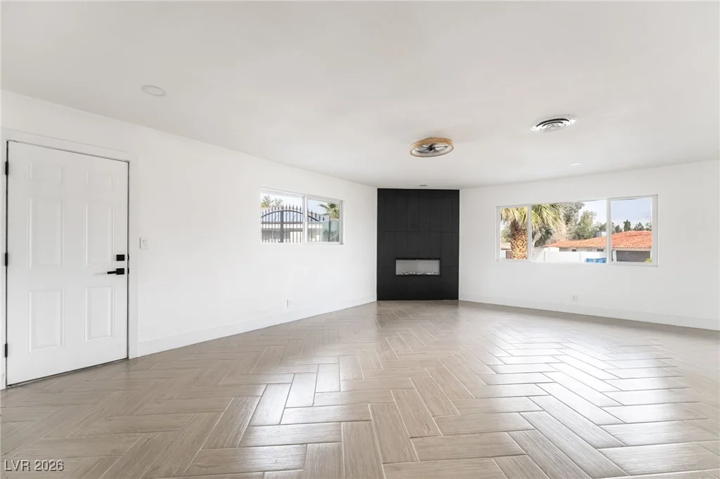 4501 Woodcrest, Las Vegas, NV 89121