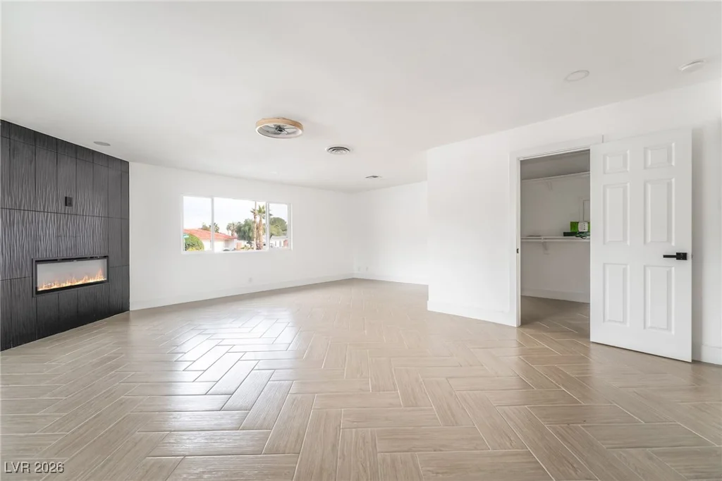 4501 Woodcrest, Las Vegas, NV 89121