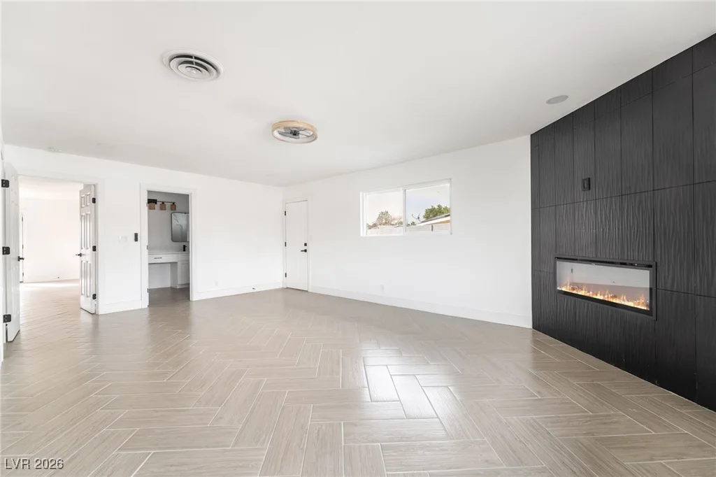 4501 Woodcrest, Las Vegas, NV 89121