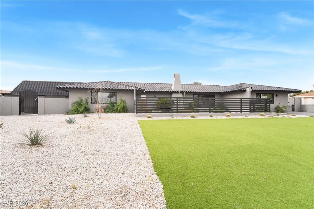 4501 Woodcrest, Las Vegas, NV 89121