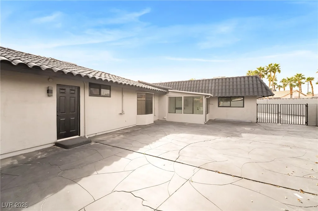 4501 Woodcrest, Las Vegas, NV 89121