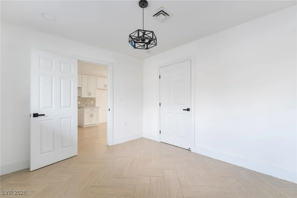 4501 Woodcrest, Las Vegas, NV 89121