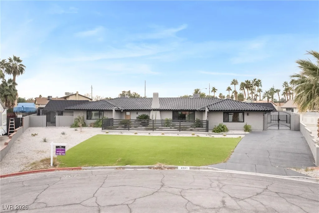 4501 Woodcrest, Las Vegas, NV 89121