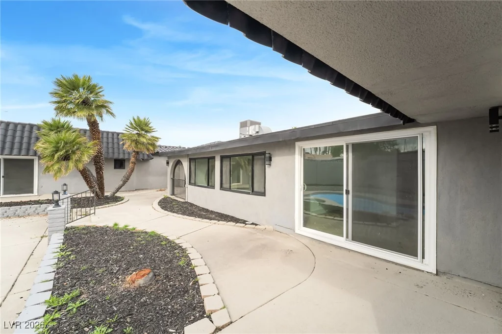 4501 Woodcrest, Las Vegas, NV 89121