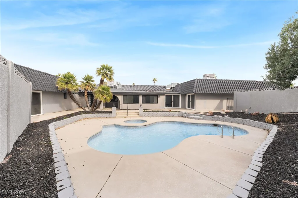 4501 Woodcrest, Las Vegas, NV 89121