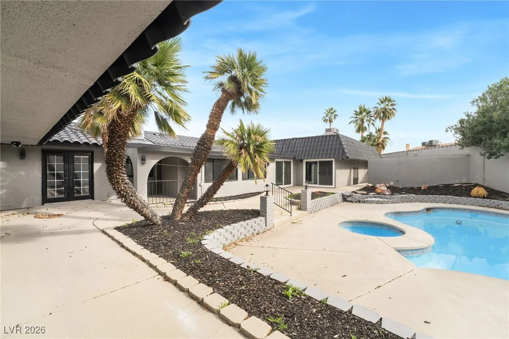 4501 Woodcrest, Las Vegas, NV 89121