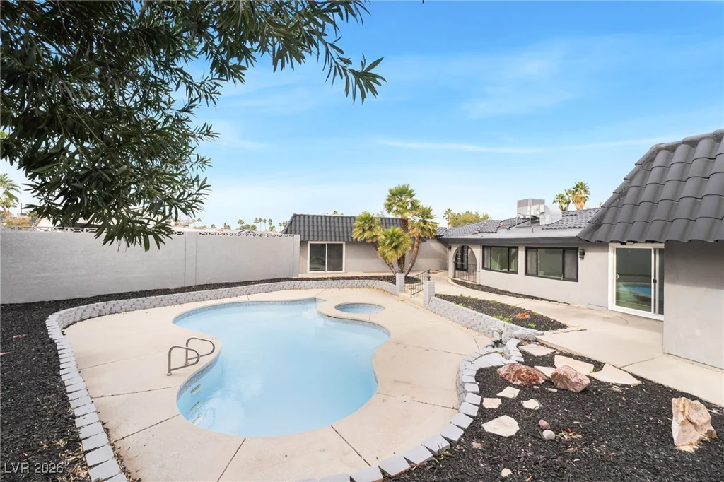 4501 Woodcrest, Las Vegas, NV 89121