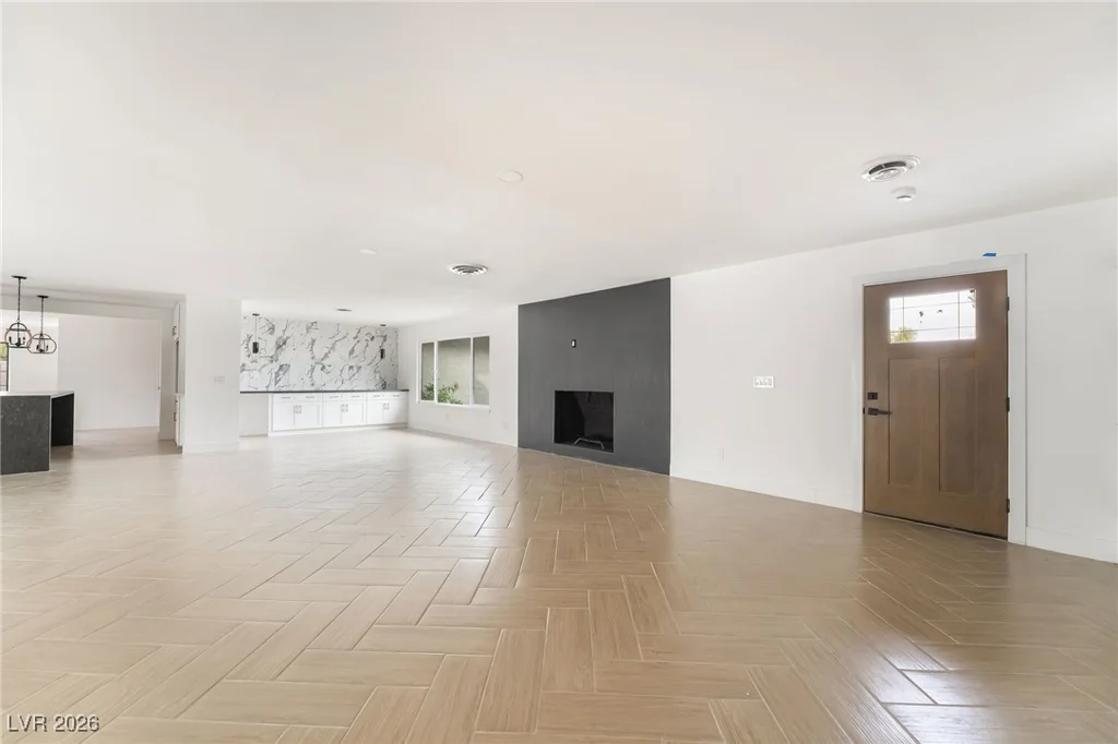 4501 Woodcrest, Las Vegas, NV 89121