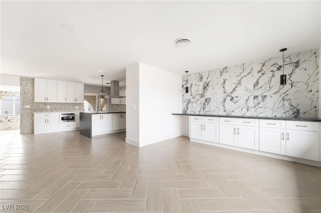 4501 Woodcrest, Las Vegas, NV 89121