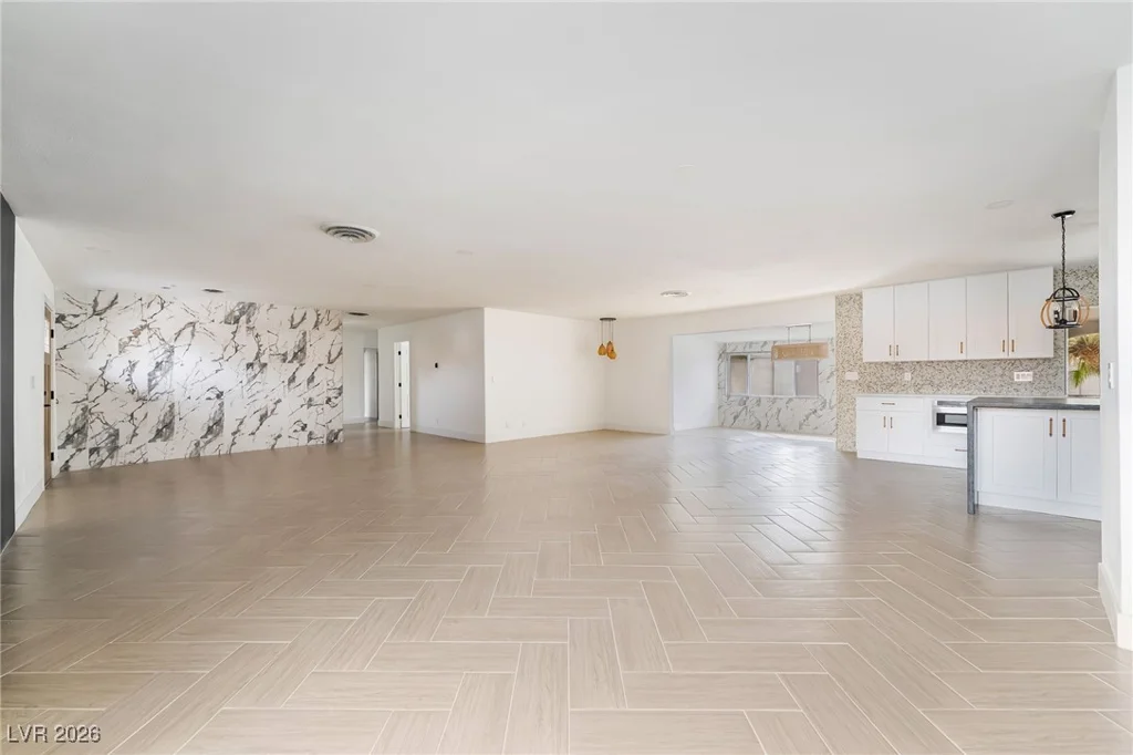 4501 Woodcrest, Las Vegas, NV 89121