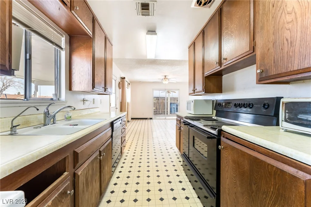 3091 Oxford, Las Vegas, NV 89121